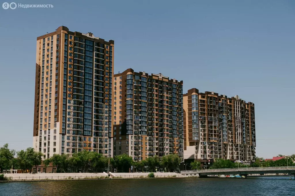 3-комнатная квартира: Астрахань, улица Набережная Приволжского Затона, ... - Фото 0