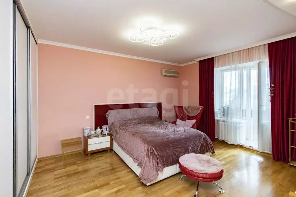 3-к кв. Тюменская область, Тюмень ул. Республики, 14 (161.7 м) - Фото 1