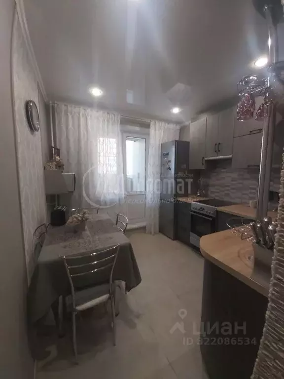 2-к кв. Курганская область, Курган Заозерный жилрайон, 4-й мкр, 10 ... - Фото 2