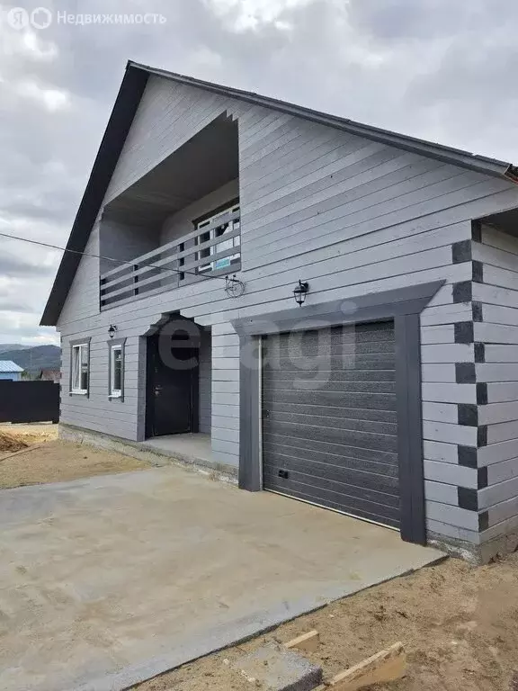 Дом в село Нижний Саянтуй, улица Чиркова (210 м) - Фото 0