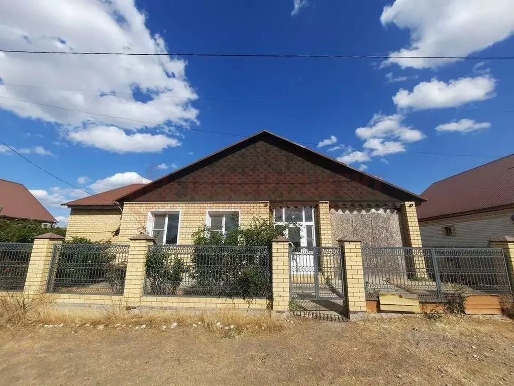 Дом в Астраханская область, Икрянинский район, Ильинка рп Молодежная ... - Фото 1