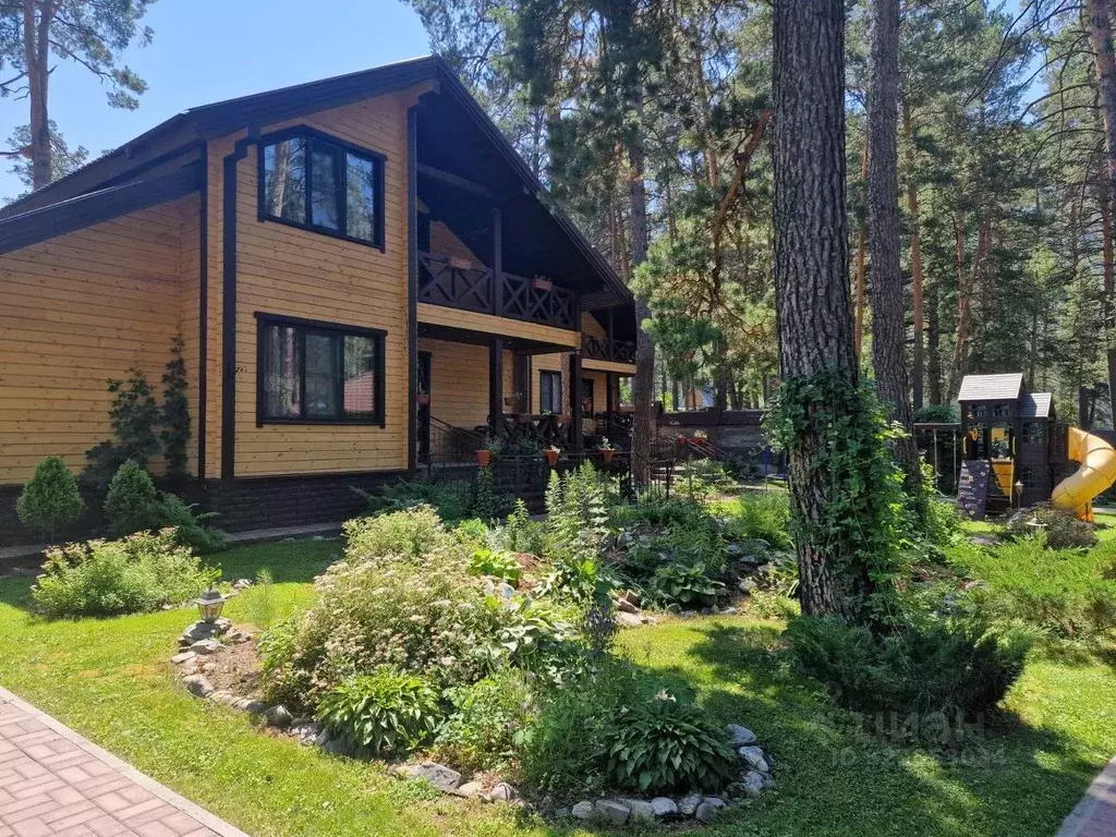 Дом в Алтай, Чемальский район, с. Чепош Лесной пер., 22 (190 м) - Фото 1