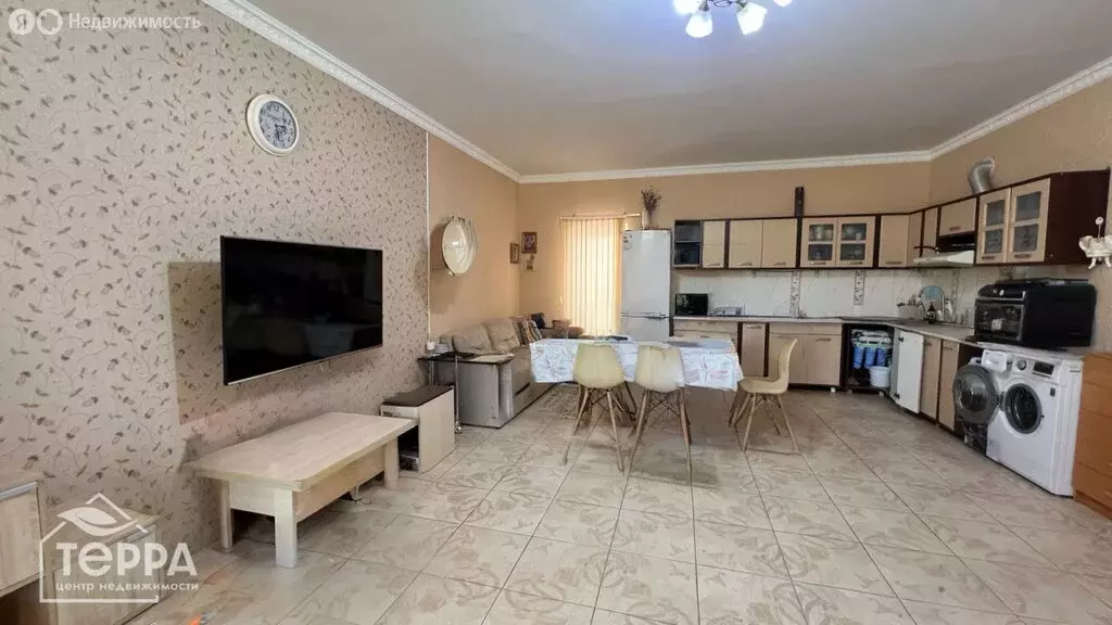 Дом в Заозёрное, Севастопольская улица, 52 (300 м) - Фото 1