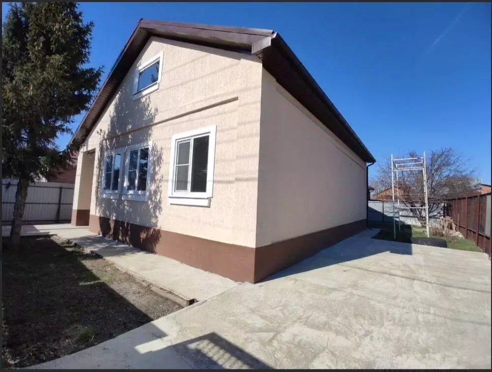 Дом в Краснодарский край, Динской район, Новотитаровская ст-ца ул. ... - Фото 1