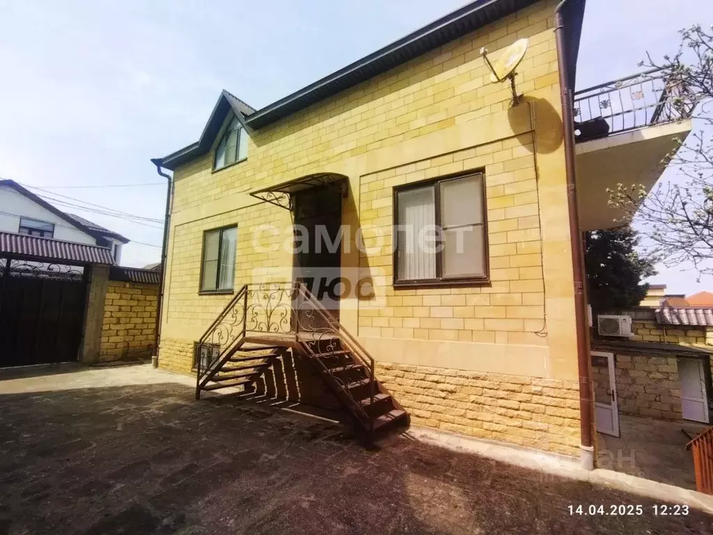 Дом в Дагестан, Дербентский район, с. Хазар ул. Мира, 115 (500 м) - Фото 1