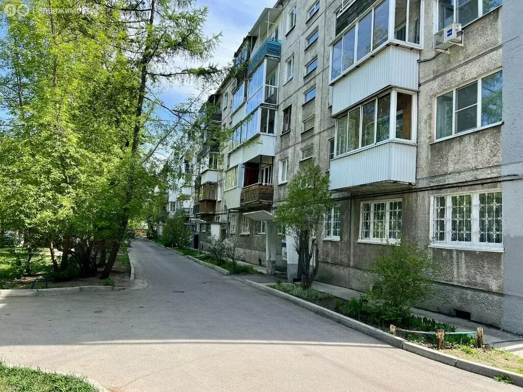 3-комнатная квартира: Иркутск, улица Трилиссера, 101 (48 м) - Фото 0