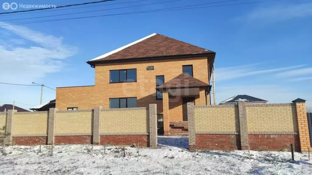 Дом в село Стрелецкое, микрорайон Стрелецкое-72, Дачная улица (250 м) - Фото 1