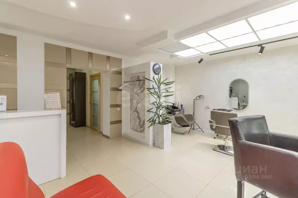 Помещение свободного назначения в Тюменская область, Тюмень ул. ... - Фото 1