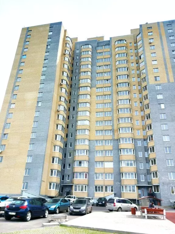 3-комнатная квартира: Курск, проспект Вячеслава Клыкова, 9Б (90 м) - Фото 0