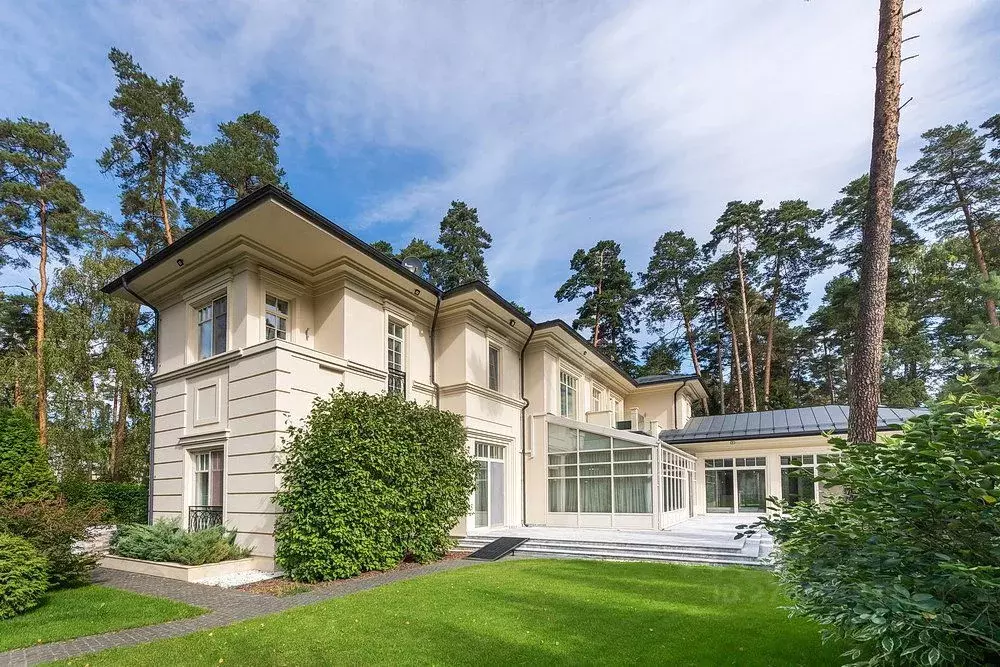 Коттедж в Московская область, Одинцовский городской округ, д. Жуковка, ... - Фото 1