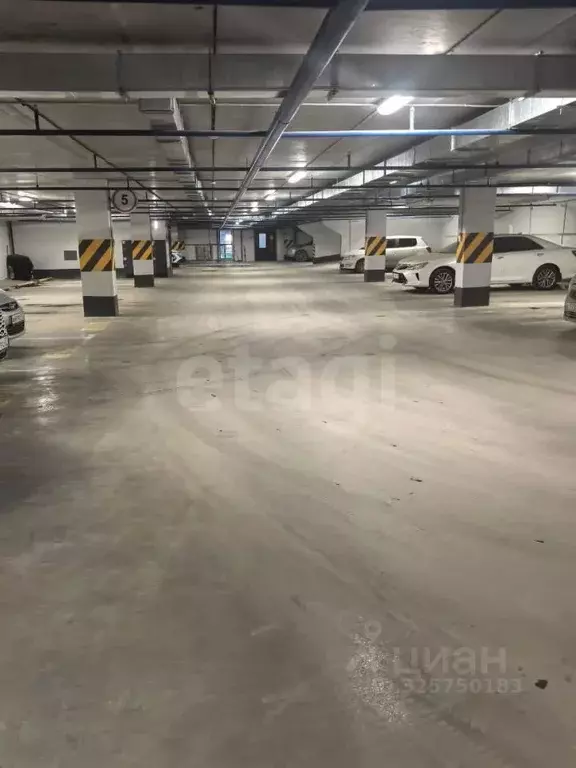 Гараж в Тюменская область, Тюмень ул. Тимофея Чаркова, 81с2 (16 м) - Фото 1