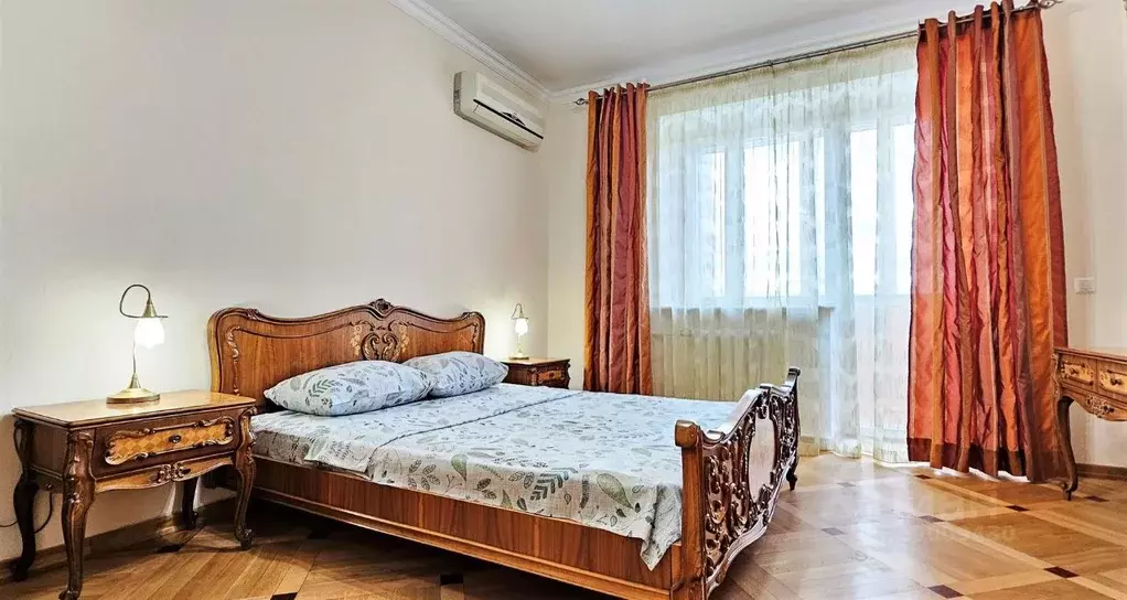 3-к кв. Тюменская область, Тюмень ул. Грибоедова, 13 (90.0 м) - Фото 0