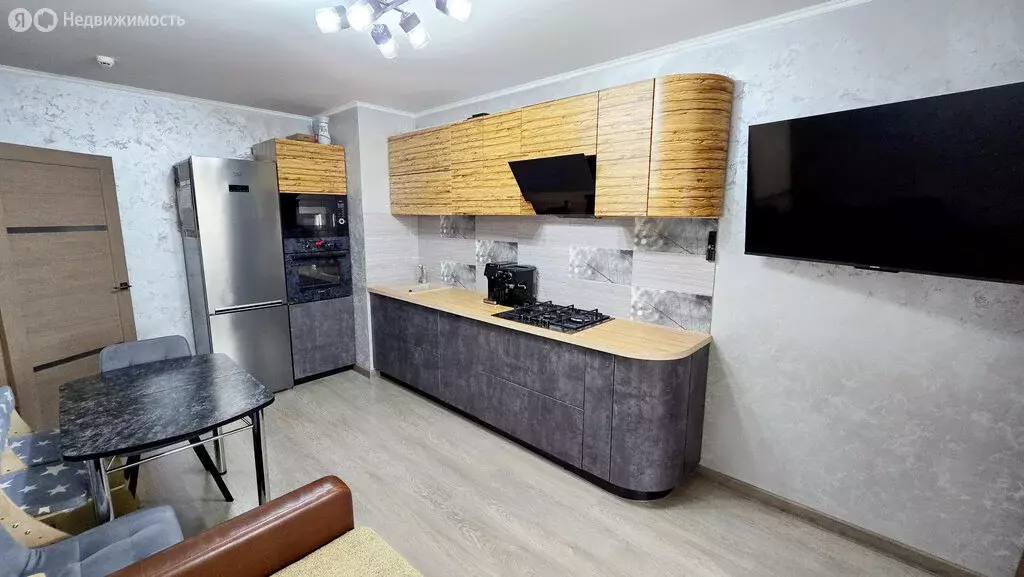 3-комнатная квартира: Саратов, улица имени Н.В. Кузнецова, 7 (80.5 м) - Фото 1