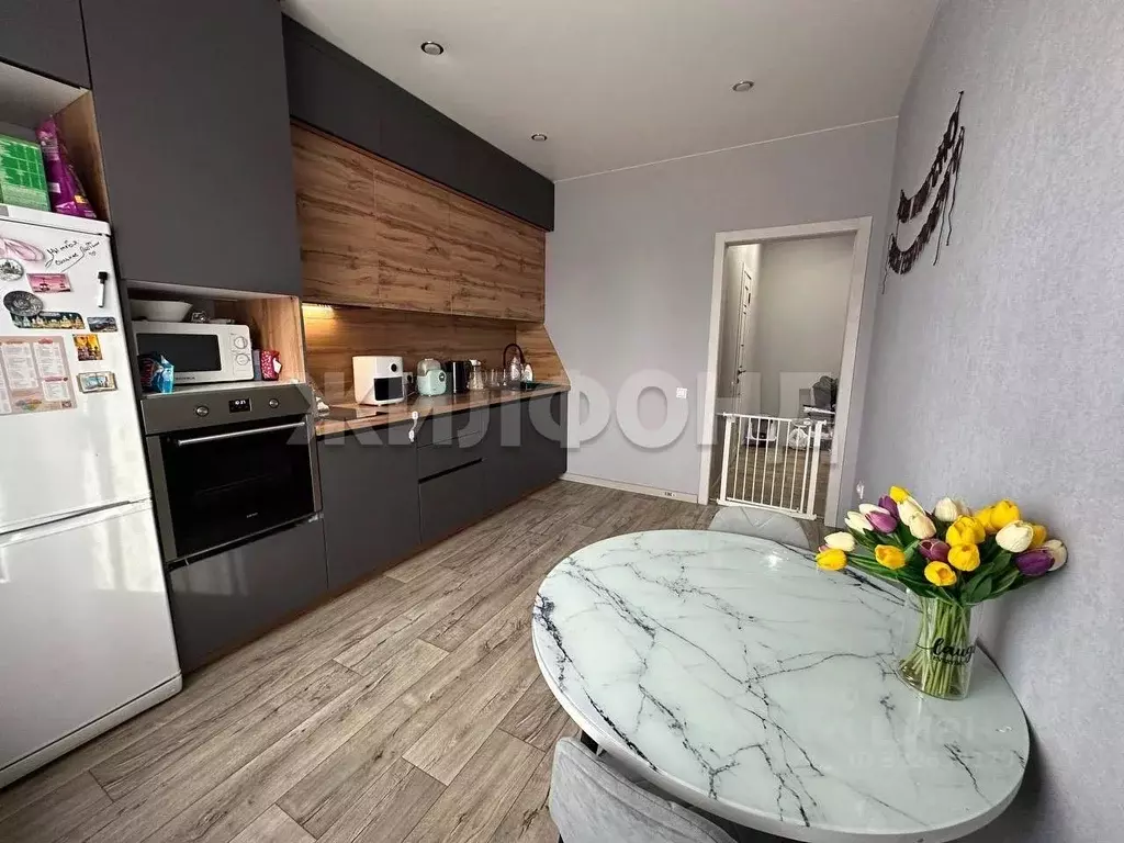 2-к кв. Хакасия, Абакан ул. Арбан, 10 (64.7 м) - Фото 2