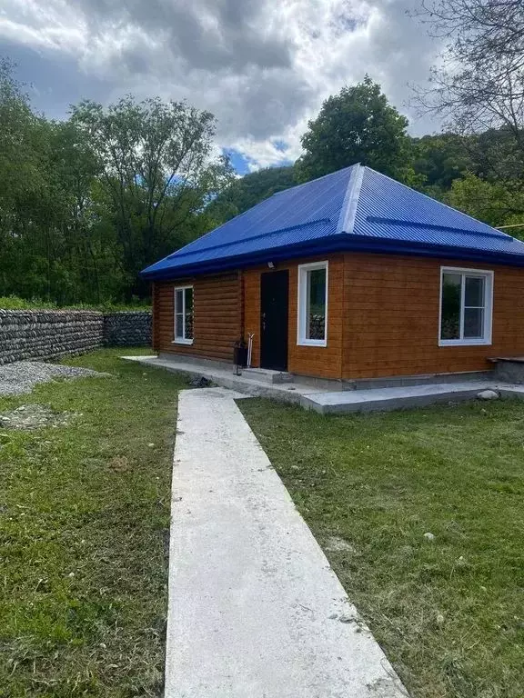 Дом в Карачаево-Черкесия, Зеленчукский район, с. Нижняя Ермоловка ... - Фото 1