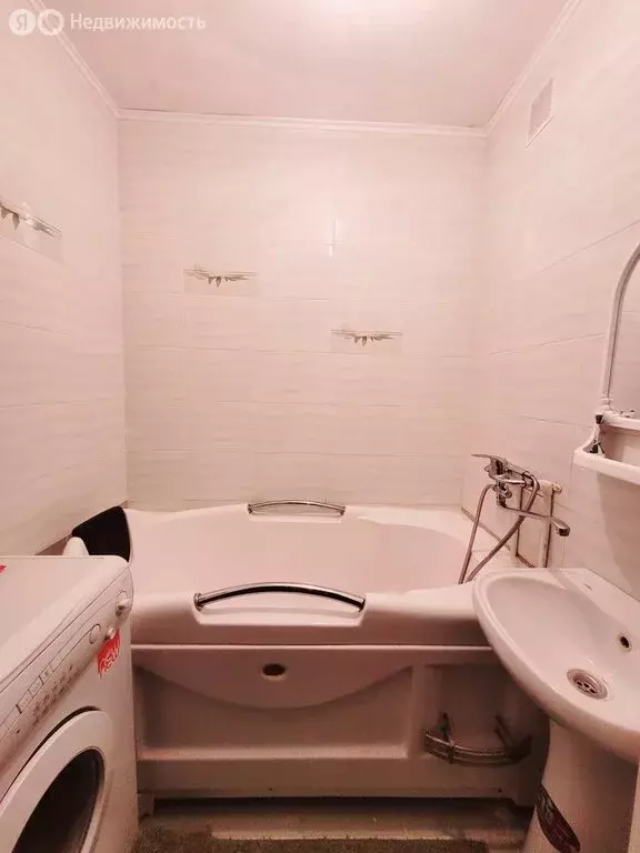 3-комнатная квартира: Омск, улица Котельникова, 12 (63 м) - Фото 1