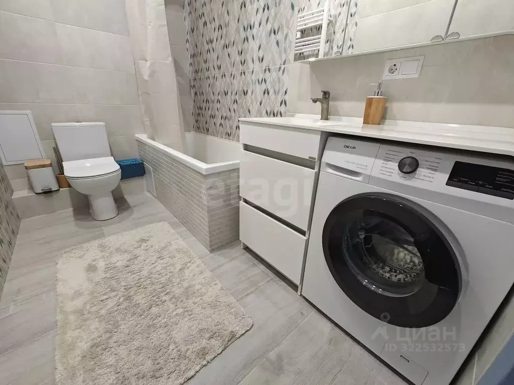 1-к кв. Калининградская область, Пионерский Октябрьская ул., 8 (52.0 ... - Фото 0