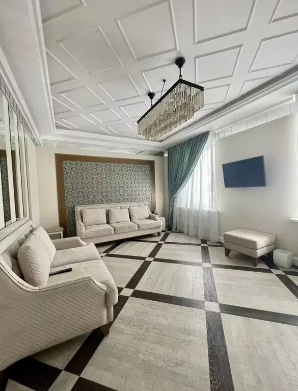 2-к кв. Ленинградская область, Гатчина ул. Рощинская, 1 (70.0 м) - Фото 1