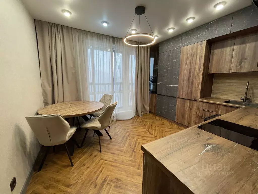 2-к кв. Удмуртия, Ижевск Удмуртская ул., 282А (60.0 м) - Фото 1