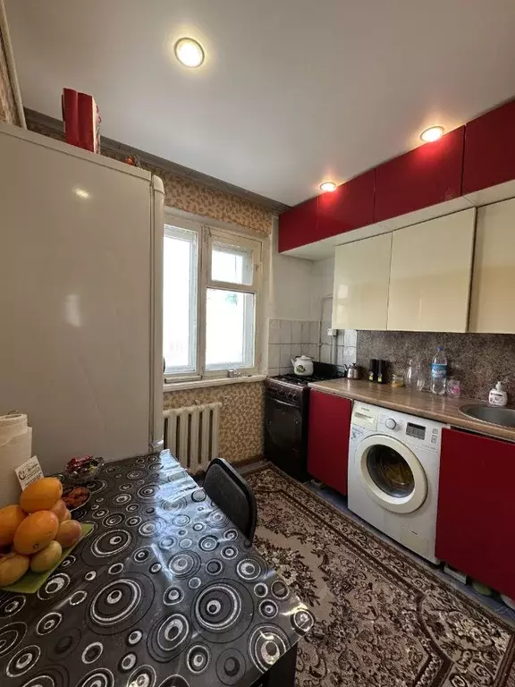 3-к кв. Омская область, Омск Семиреченская ул., 136 (63.3 м) - Фото 1