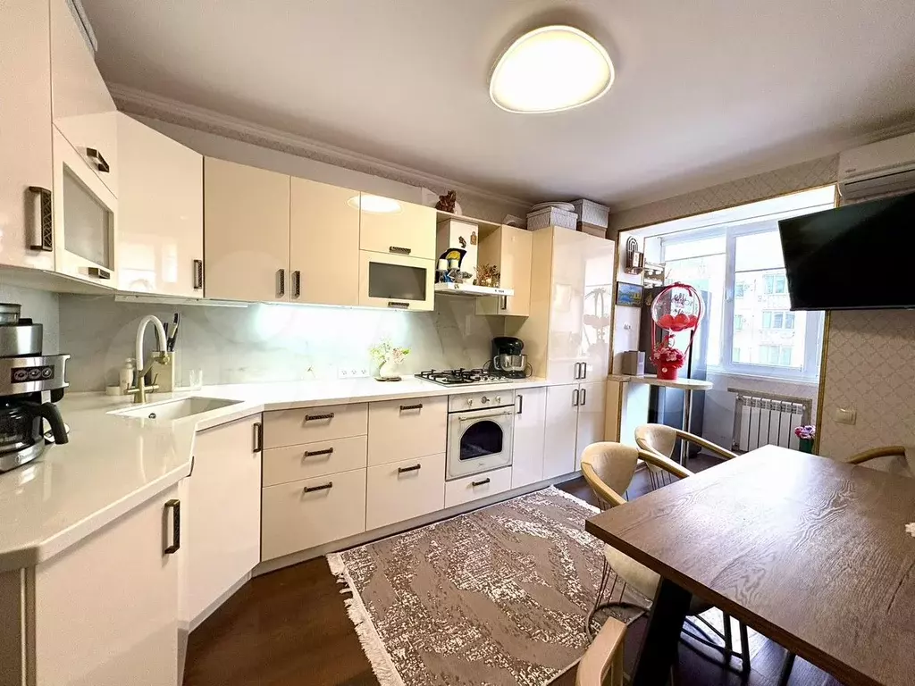 2-к. квартира, 60 м, 3/10 эт. - Фото 0