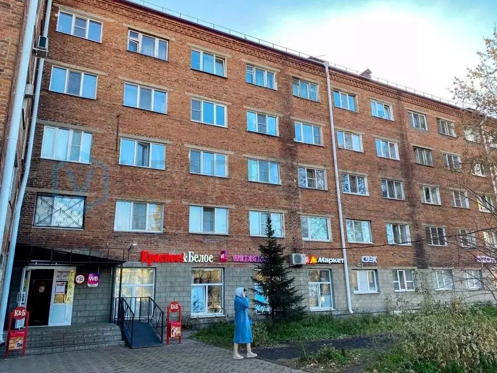 Комната Омская область, Омск просп. Космический, 18 (17.3 м) - Фото 1