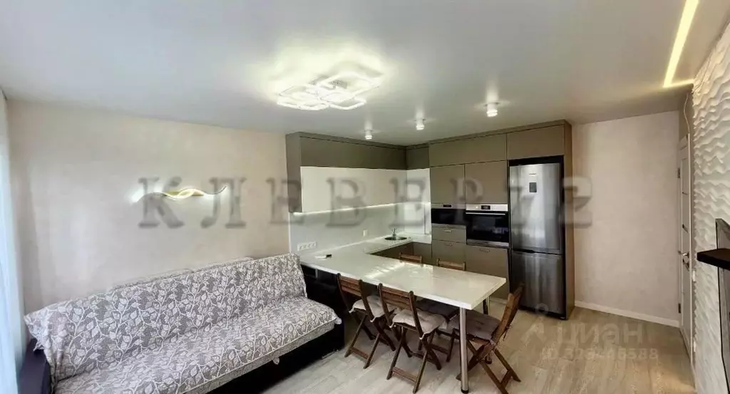 3-к кв. Тюменская область, Тюмень ул. Газовиков, 34 (81.0 м) - Фото 1