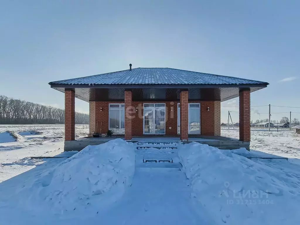 Дом в Башкортостан, Стерлитамакский район, Казадаевский сельсовет, с. ... - Фото 0