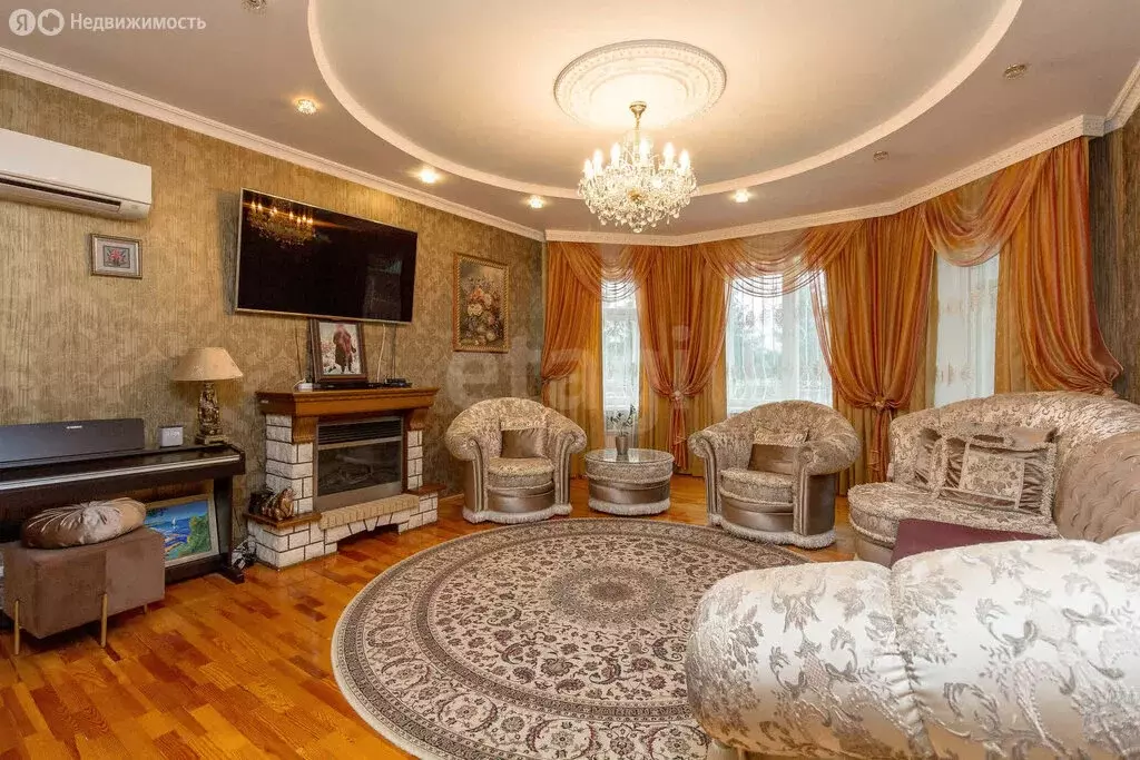 Дом в село Луговое, улица Коклягина (270 м) - Фото 1