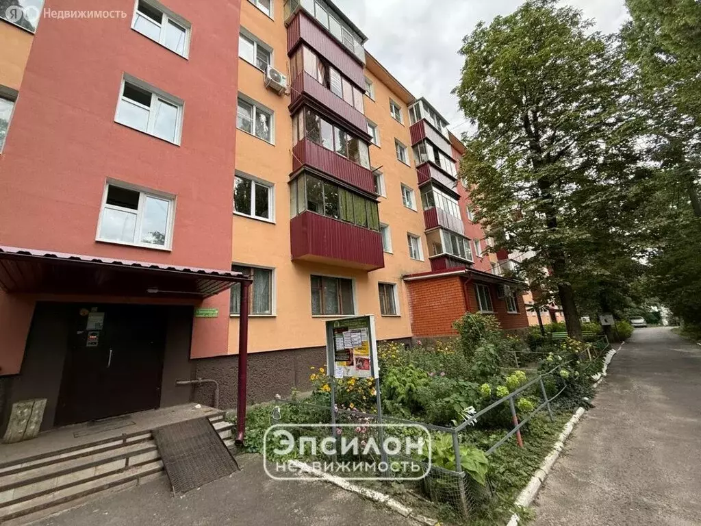 3-комнатная квартира: Курск, Краснознамённая улица, 20Б (56.4 м) - Фото 0