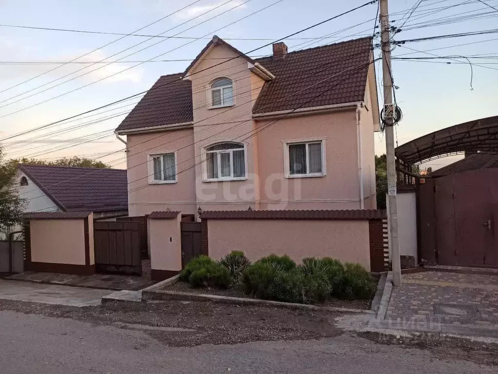 Дом в Крым, Симферополь ул. Панфиловцев (220 м) - Фото 1