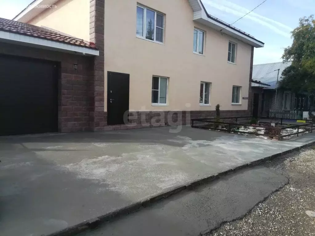 Дом в Бор, улица Минина (280 м) - Фото 0