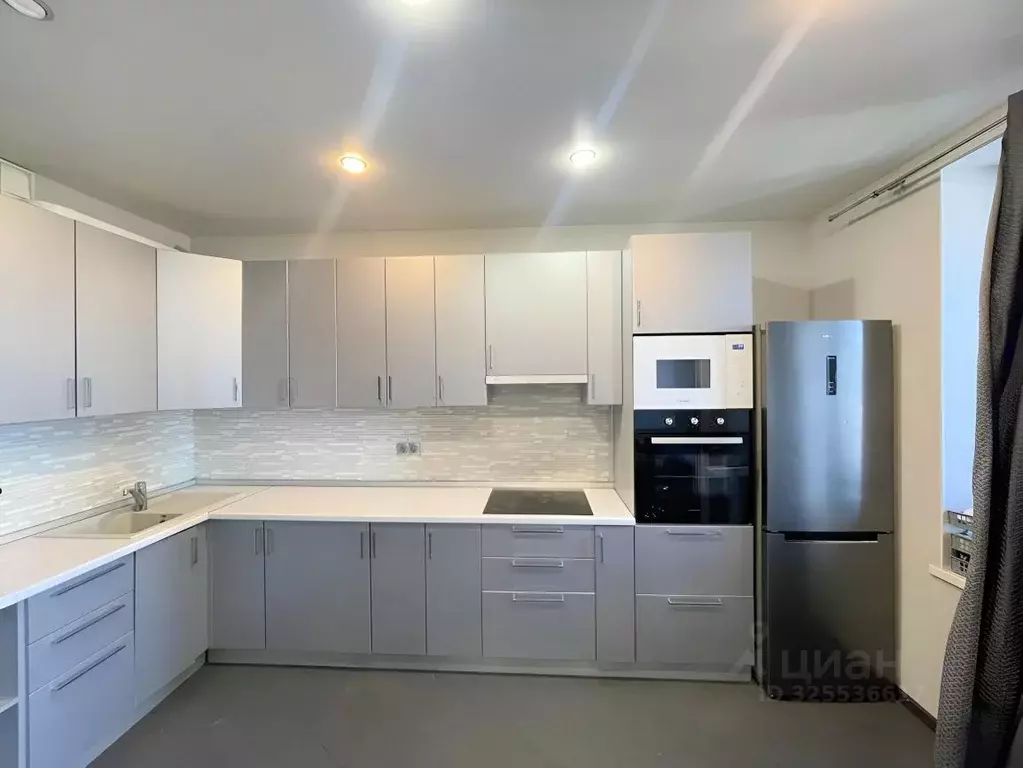 Студия Омская область, Омск просп. Комарова, 17К3 (41.0 м) - Фото 1