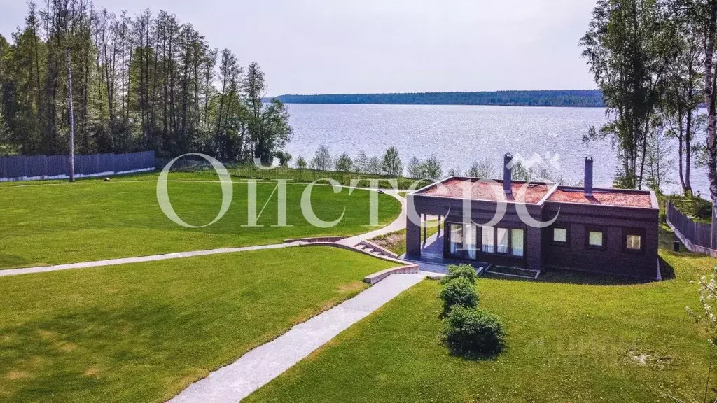 Дом в Ленинградская область, Выборгский район, Рощинское городское ... - Фото 1