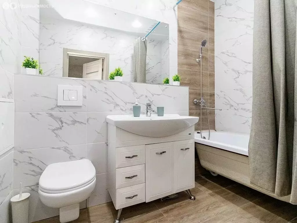 1-комнатная квартира: Тюмень, улица Республики, 204к6 (42.2 м) - Фото 1