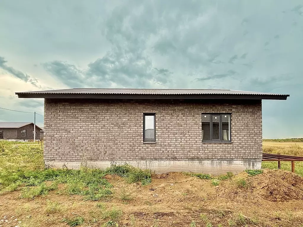 Дом в Оренбургская область, Оренбургский район, Сергиевский сельсовет, ... - Фото 1