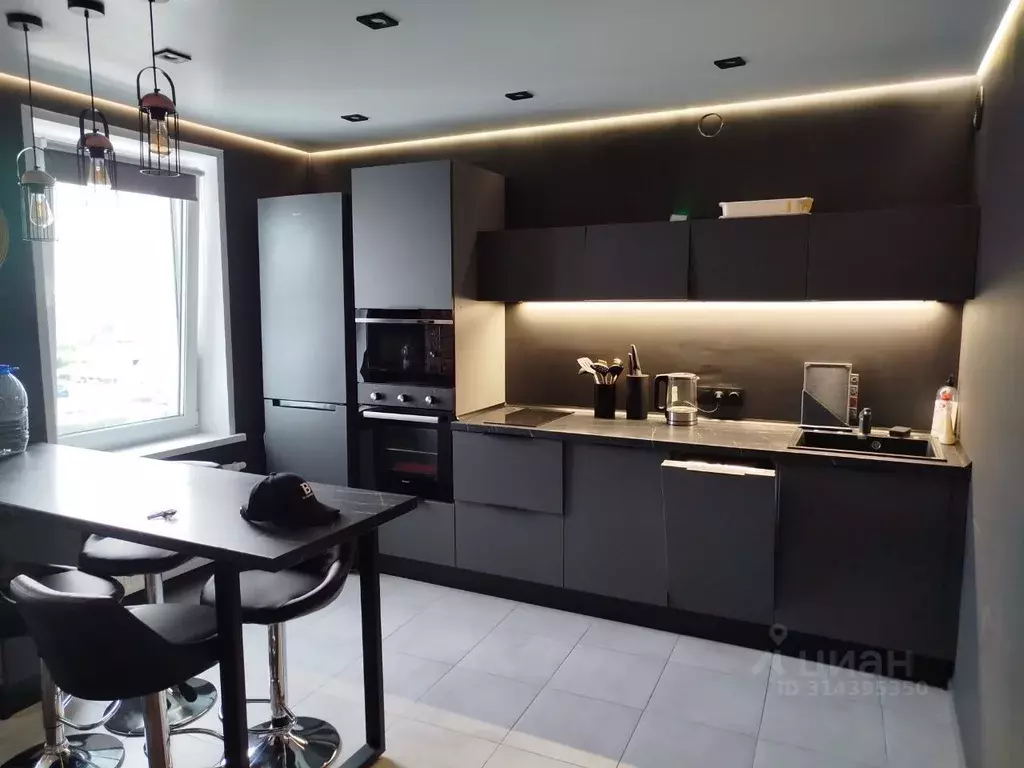 Студия Тюменская область, Тюмень ул. Республики, 204к5 (33.4 м) - Фото 1