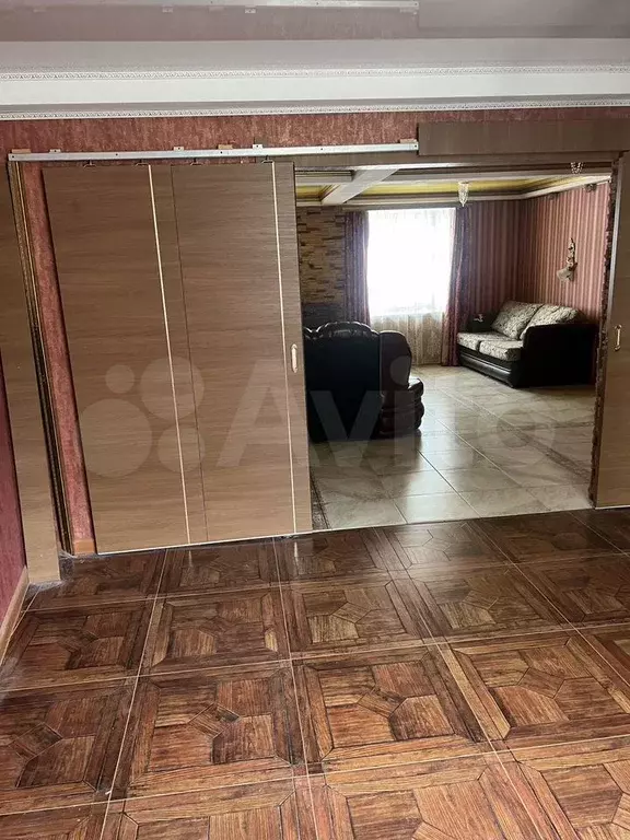 Комната 90 м в 3-к., 1/1 эт. - Фото 0