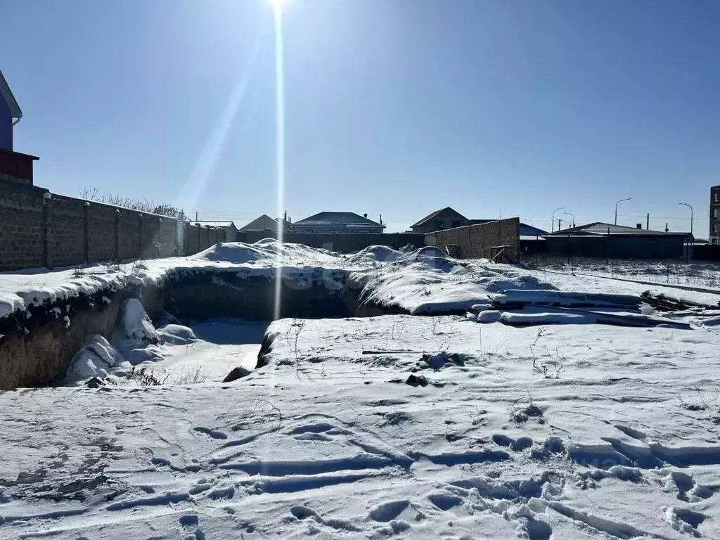 Участок в Крым, Симферопольский район, Гвардейское пгт ул. Кирова ... - Фото 1