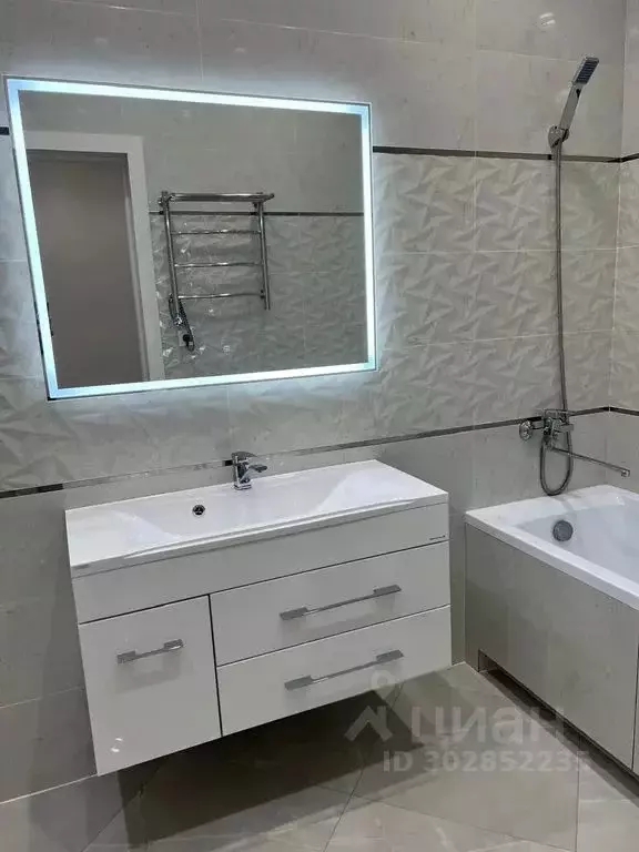 2-к кв. Дагестан, Каспийск просп. М. Омарова, 5 (80.0 м) - Фото 0