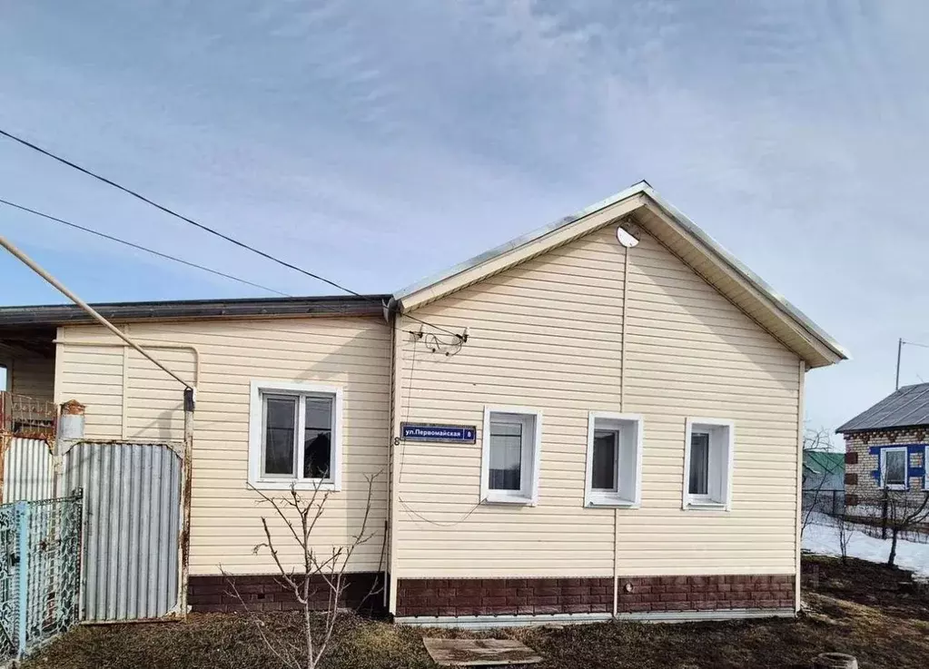 Дом в Самарская область, Ставропольский район, с. Выселки Первомайская ... - Фото 1