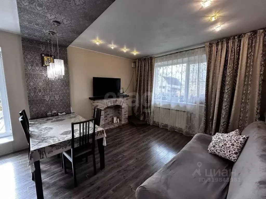 Дом в Владимирская область, пос. Гусевский ул. Августовская, 3 (278 м) - Фото 1