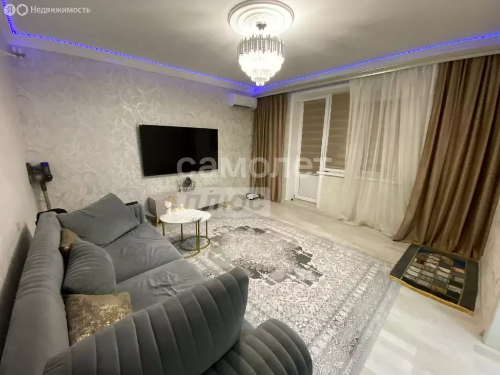 2-комнатная квартира: город Кизилюрт, улица Гамзата Цадаса, 88 (57 м) - Фото 0