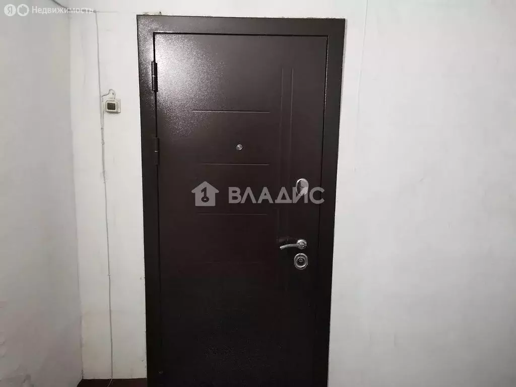 3-комнатная квартира: Бийск, улица Алексея Кольцова, 37/3 (58 м) - Фото 0