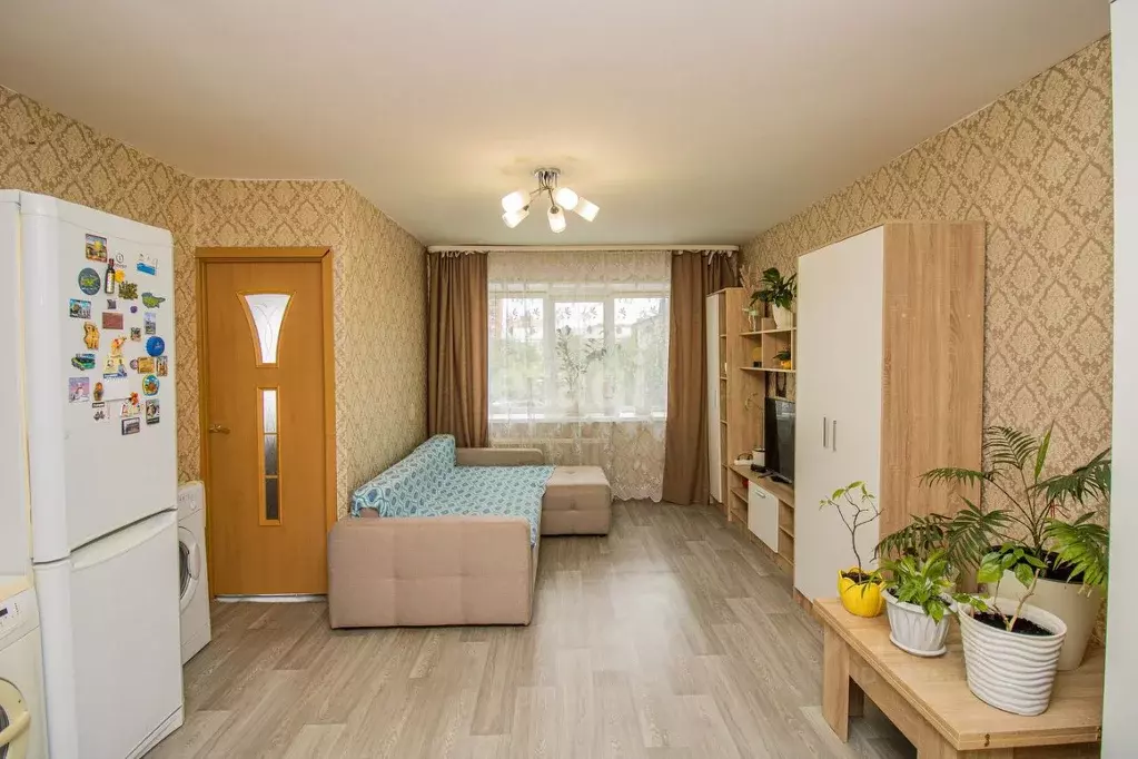 2-к кв. Тюменская область, Тюмень ул. Республики, 171 (43.7 м) - Фото 1