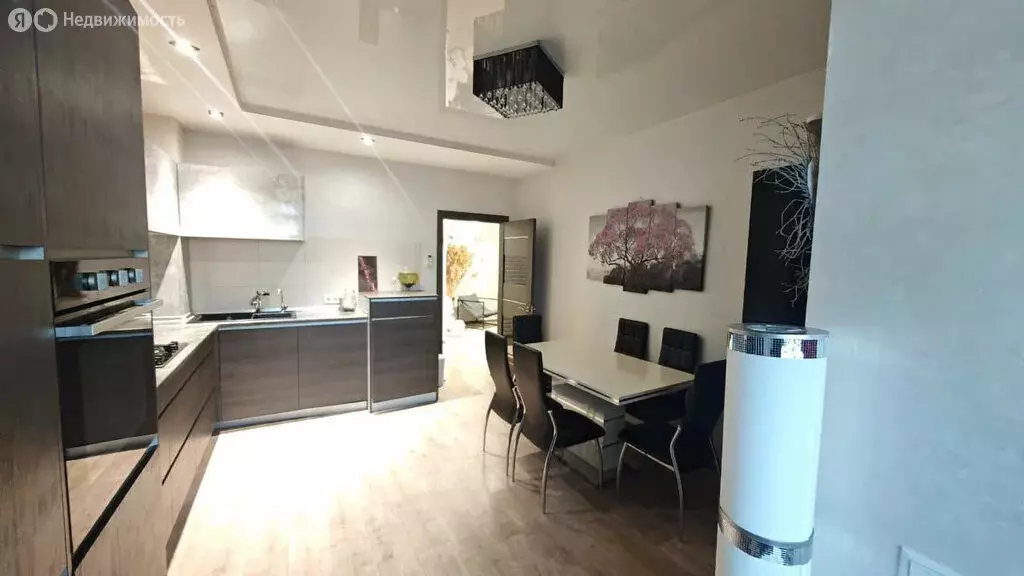 3-комнатная квартира: Симферополь, проспект Победы, 211Е (90 м) - Фото 1