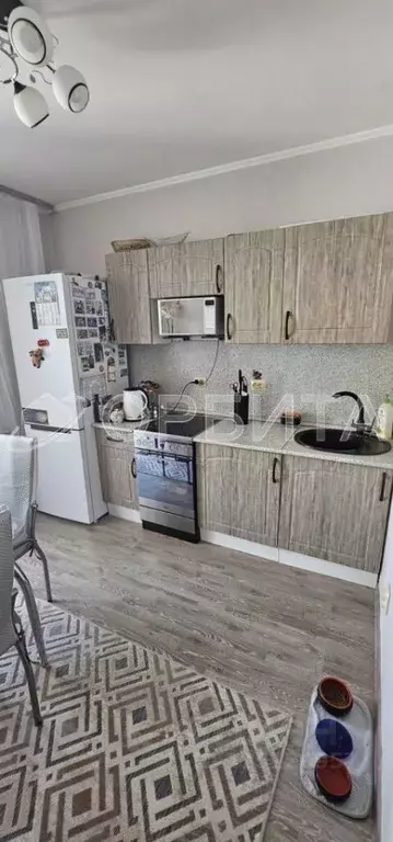 2-к кв. Тюменская область, Тюмень ул. Александра Протозанова, 18к1 ... - Фото 1