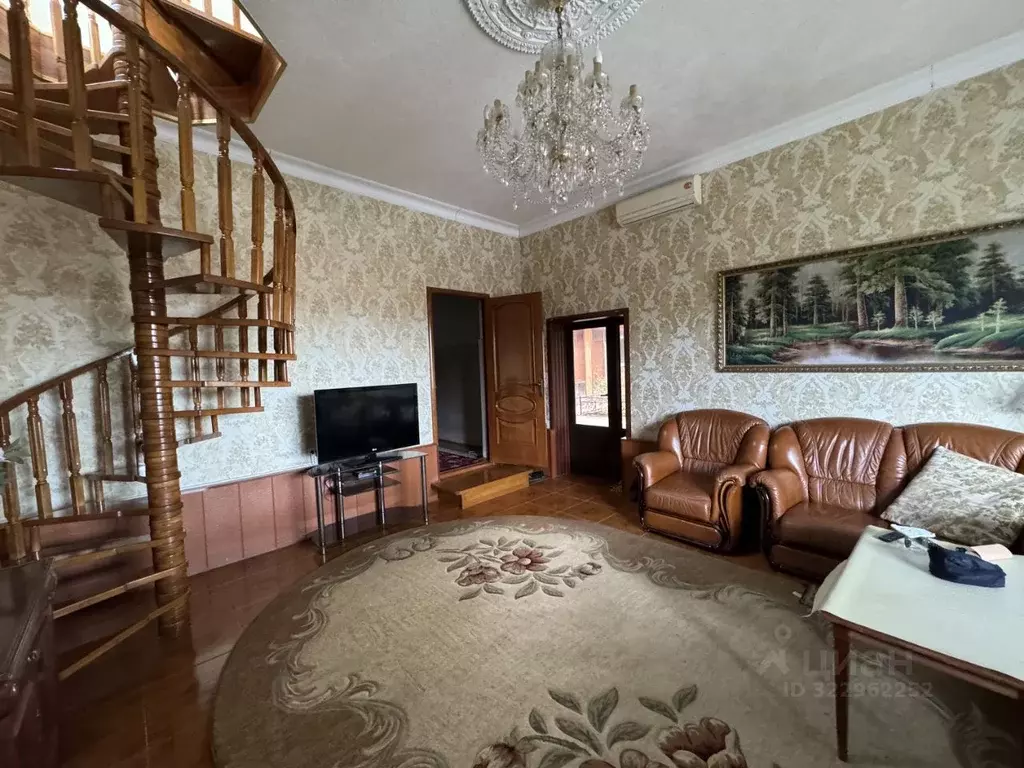 Дом в Чеченская республика, Гудермес ул. Ватутина, 180 (600 м) - Фото 2