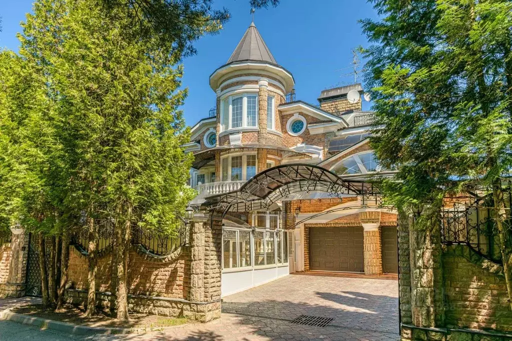 Дом в Московская область, Одинцовский городской округ, д. Барвиха  ... - Фото 1