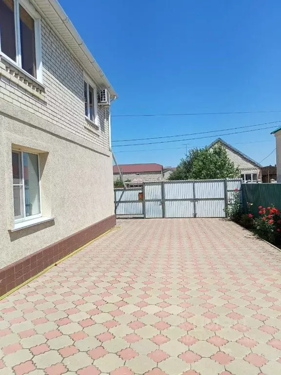 Дом в Ставропольский край, Михайловск Шпаковский район, Локомотивная ... - Фото 1